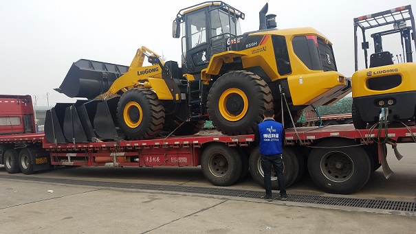 單次運輸保險保額可超千萬各種車型車輛裝卸設備隨時待命.jpg 單次運輸保險保額可超千萬各種車型車輛裝卸設備隨時待命.jpg